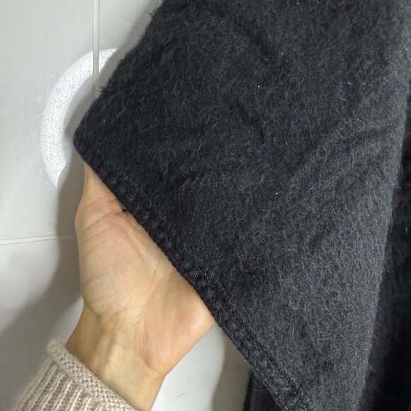 100% alpaca poncho women One Size Built In Scarf Button Down Black Made In Peru - Picture 5 of 7